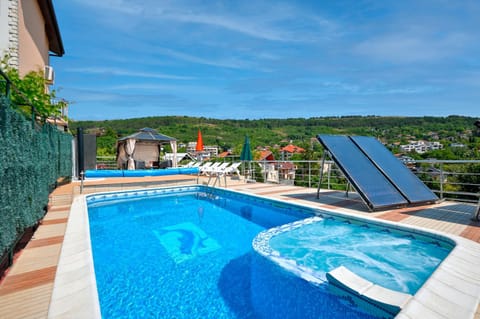 Hot Tub, Mountain view, Pool view, Swimming pool, sunbed