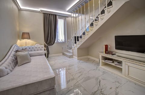 TV and multimedia, Photo of the whole room, Seating area