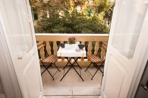 Patio, Staff, Restaurant/places to eat, Place of worship, On-site shops, Pets, Garden view, young children, older children, group of guests, Family