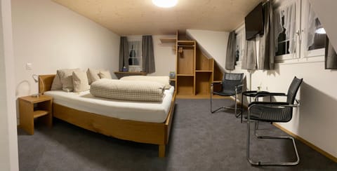 Bed, Photo of the whole room, Seating area, Bedroom