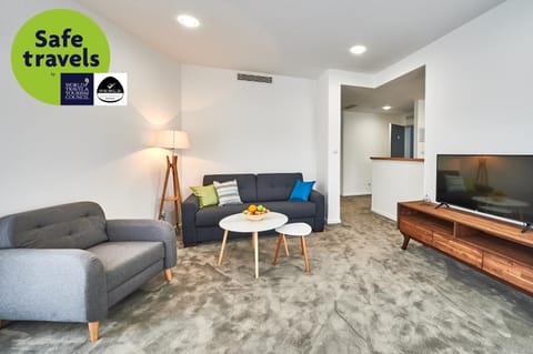 Communal lounge/ TV room, TV and multimedia, Living room, Seating area