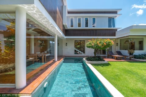 Villa Nestor - New Contemporary 3bd villa next to the Beach Villa in North Kuta