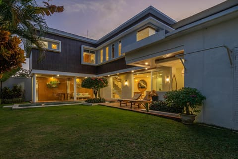 Villa Nestor - New Contemporary 3bd villa next to the Beach Villa in North Kuta