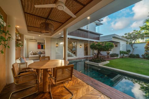 Villa Nestor - New Contemporary 3bd villa next to the Beach Villa in North Kuta