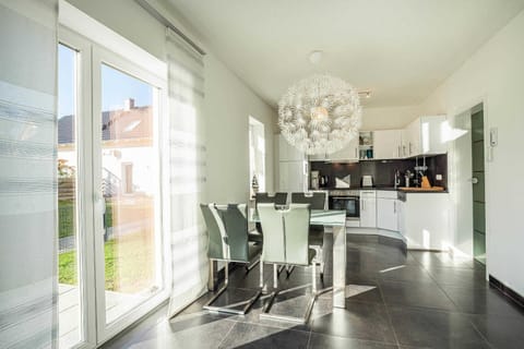 Kitchen or kitchenette, Dining area, Garden view