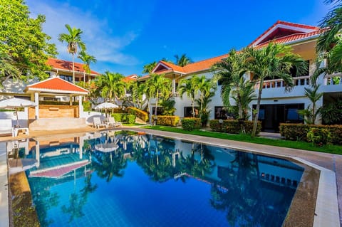 Property building, Bird's eye view, Swimming pool, Swimming pool