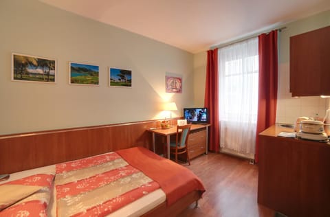 TV and multimedia, Dining area, Bedroom