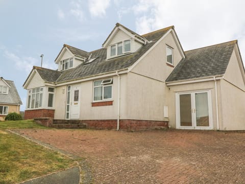 5 Cae Derwydd House in Llanbadrig