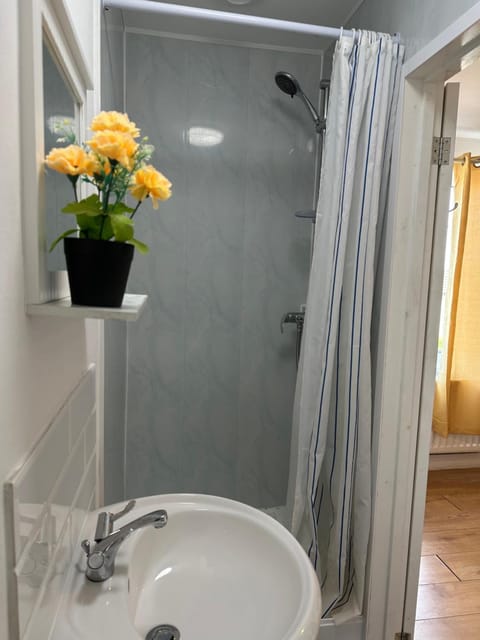 Langdale House 5 bedroom 7 beds 3 bathrooms Vacation rental in Derby