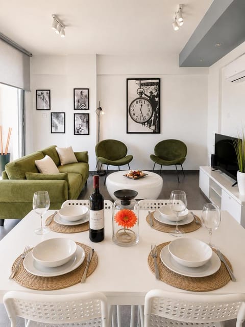 TV and multimedia, Seating area, kitchen