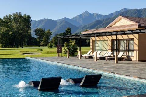 Property building, Natural landscape, Mountain view, Pool view, Swimming pool, sunbed