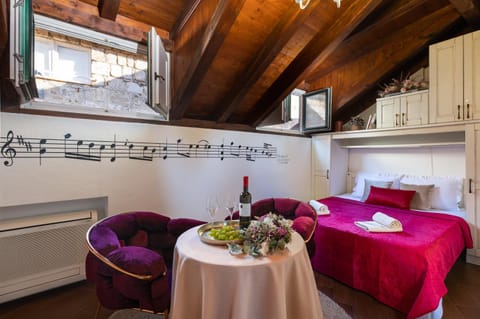 Bed, Seating area, Bedroom