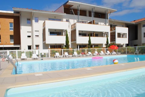 Property building, Swimming pool, Swimming pool