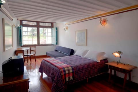 Other, Photo of the whole room, Decorative detail, Decorative detail, Bedroom, City view