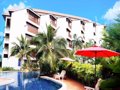 Facade/entrance, View (from property/room), Decorative detail, Pool view, Swimming pool, Swimming pool