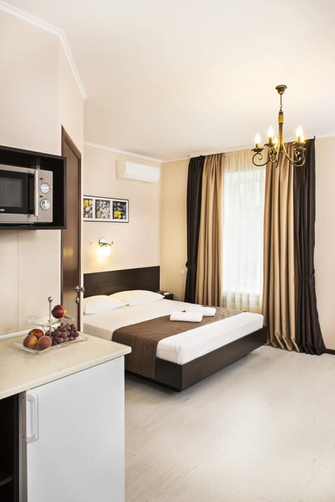 Kitchen or kitchenette, Photo of the whole room, Food