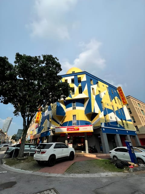 Property building, Day, Shopping Area, Location