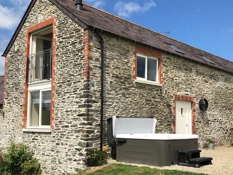 Ysgubor - The Barn House in Manordeifi