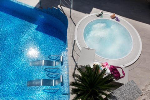 Hot Tub, Swimming pool