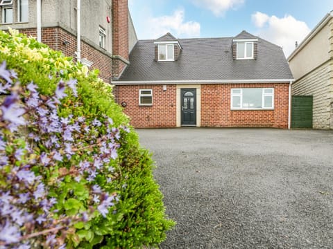 Muskoka Lodge House in Mendip District