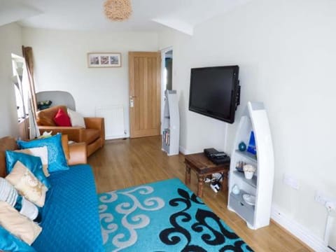 Ty'r Enfys Bach - Upper Apartment in Trearddur Bay