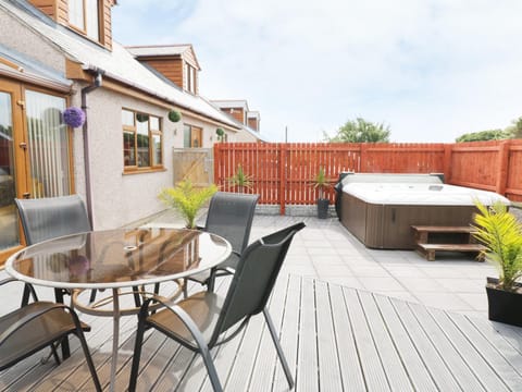 1 The Old Smithy House in Llanbadrig