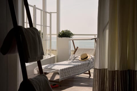Natural landscape, View (from property/room), Balcony/Terrace, Photo of the whole room, Beach, Sea view, sunbed