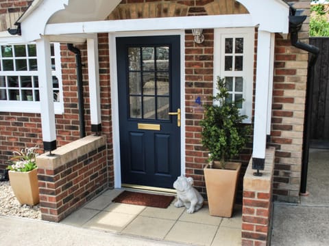 4 The Old Smithy House in Freshwater