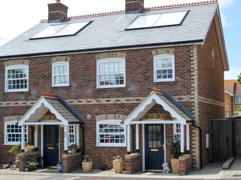 4 The Old Smithy House in Freshwater