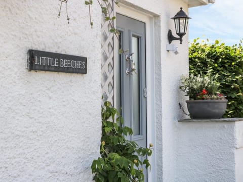 Little Beeches House in Gobowen