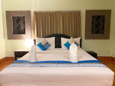 Khaolak Grand City Hotel in Khuekkhak