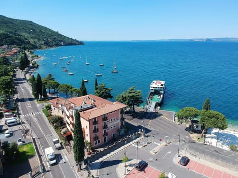 Facade/entrance, Bird's eye view