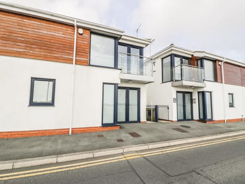 7 Marina View Apartment in Pwllheli