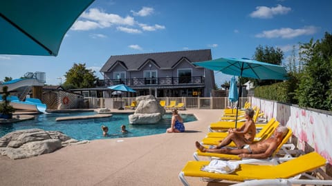 People, Swimming pool, Swimming pool