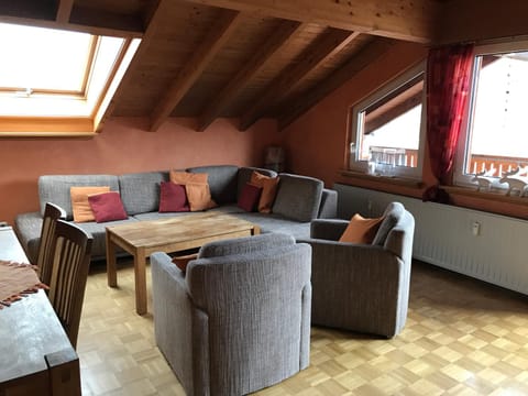 Spring, Day, TV and multimedia, Balcony/Terrace, Living room, Seating area, Dining area, On site