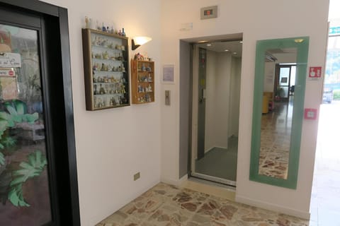 Facade/entrance, Decorative detail