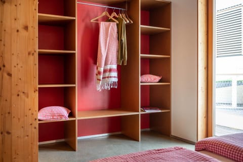 Photo of the whole room, Decorative detail, wardrobe