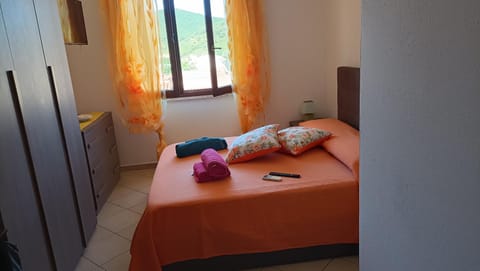 Bedroom, towels, wardrobe