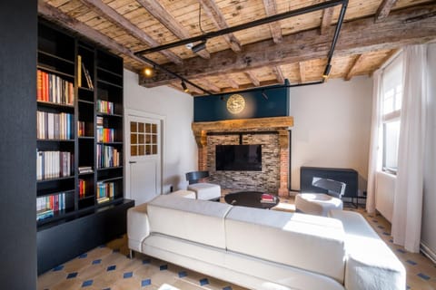 Communal lounge/ TV room, Library, Living room