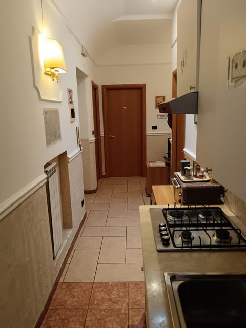Communal lounge/ TV room, Kitchen or kitchenette, Breakfast, stove