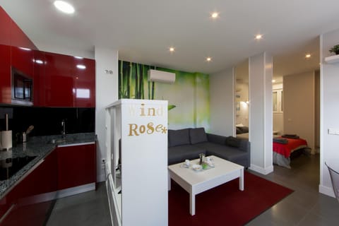 Kitchen or kitchenette, Lounge or bar