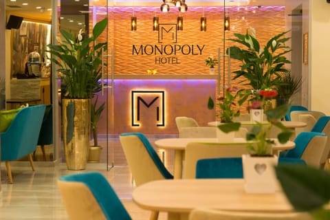 Restaurant/places to eat, Lobby or reception, Seating area