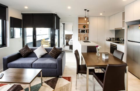 Kitchen or kitchenette, Living room, Seating area, Dining area