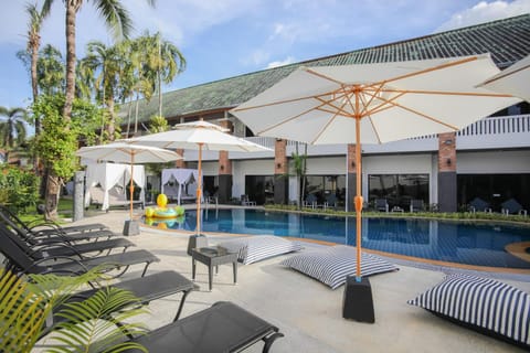 Day, Pool view, Swimming pool, sunbed