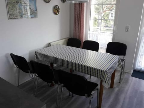 Seating area, Dining area