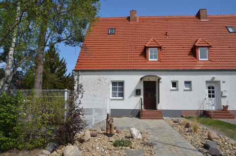 Property building, Facade/entrance, Garden