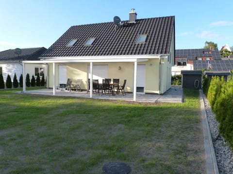 Property building, Patio, Garden