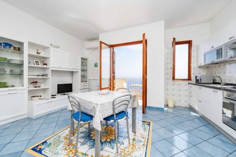 Kitchen or kitchenette, Dining area, dishwasher, oven