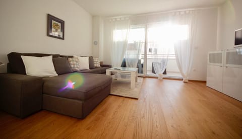 Balcony/Terrace, Living room, City view, Sea view, Street view