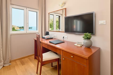 TV and multimedia, View (from property/room), Sea view